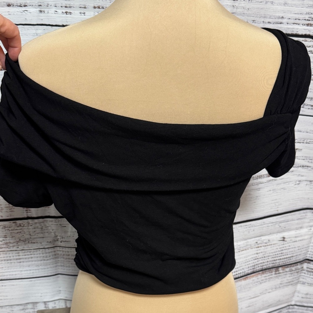Elegant Black Off-Shoulder Top - Picture 4 of 6